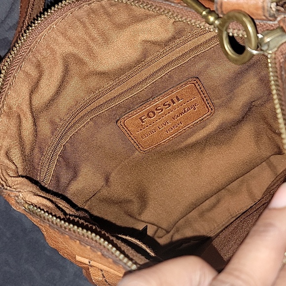 Vintage leather Fossil crossbody. - Picture 3 of 3